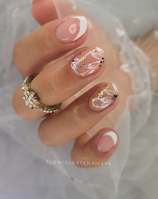 Manicure con esmaltado permanente y nivelación✨